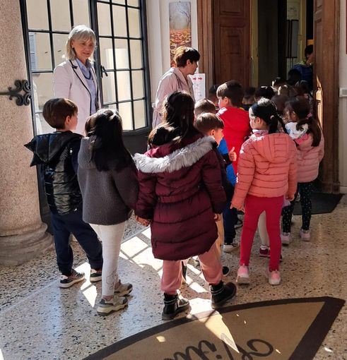 Piccoli lettori in visita: i bambini della “Collodi” alla scoperta della Biblioteca civica