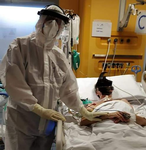 Bufera su Gusmeroli (e sulla direttrice Fontana) per i selfie in terapia intensiva