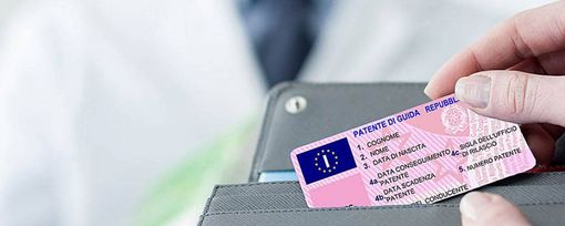 Scadenze patenti, assicurazioni e documenti: le indicazioni della Polizia di Stato Scadenze patenti, assicurazioni e documenti: le indicazioni della Polizia di Stato