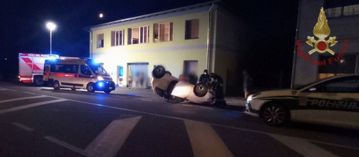 Auto si ribalta a Sologno