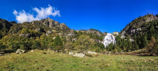 Gli alunni della primaria di Cameri sul Sentiero Italia in Val Formazza Gli alunni della primaria di Cameri sul Sentiero Italia in Val Formazza