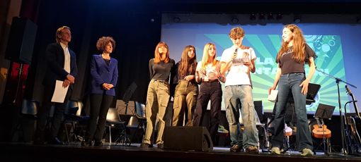 "A scuola dai cantautori" a Borgomanero "A scuola dai cantautori" a Borgomanero