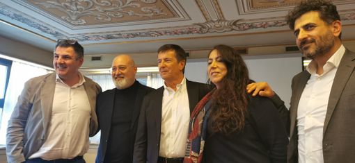 Nella foto da sinistra: Rossano Pirovano, Stefano Bonaccini, Giorgio Gori, Sara Paladini, Domenico Rossi Nella foto da sinistra: Rossano Pirovano, Stefano Bonaccini, Giorgio Gori, Sara Paladini, Domenico Rossi