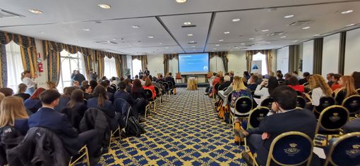 Crisi del personale per il settore turistico-ricettivo: l'indagine degli studenti del Maggia Crisi del personale per il settore turistico-ricettivo: l'indagine degli studenti del Maggia