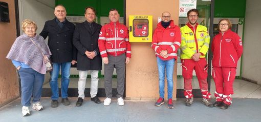 Inaugurati due nuovi defibrillatori a Borgomanero