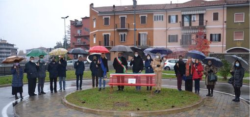 Inaugurata a Borgomanero la Panchina rossa