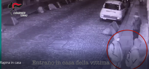 Dal Nord Ovest. Incubo per una donna di 74 anni picchiata, bendata e sequestrata in una casa del centro: arrestati i tre rapinatori VIDEO