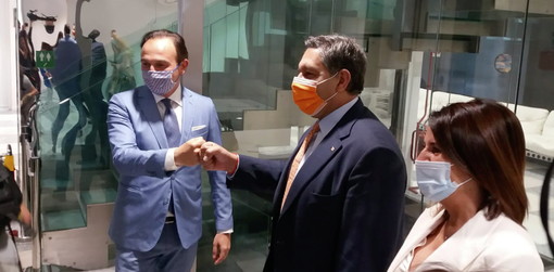 Piemonte e Liguria vaccineranno i turisti in vacanza: Cirio e Toti firmano un accordo bilaterale per l'estate