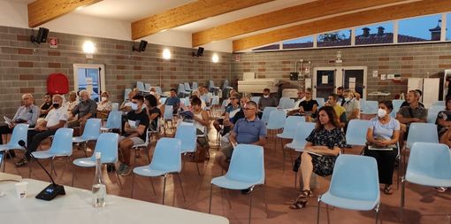Un folto ed interessato pubblico alla conferenza sui cambiamenti climatici di Gargallo Un folto ed interessato pubblico alla conferenza sui cambiamenti climatici di Gargallo