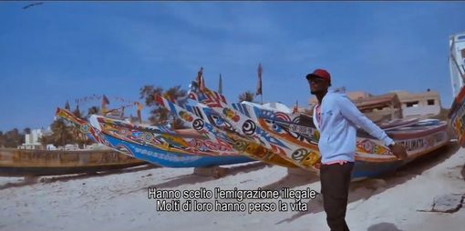 “Il mare è pericoloso, resta in Senegal”: la canzone della Regione Piemonte contro la migrazione clandestina. VIDEO “Il mare è pericoloso, resta in Senegal”: la canzone della Regione Piemonte contro la migrazione clandestina. VIDEO