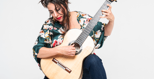 La chitarrista francese Gaëlle Solal protagonista del nuovo appuntamento di “Bis! 2 Laghi 2 Palchi”