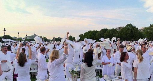 Stasera cena “total white” per concludere la festa in Zanghera a Galliate