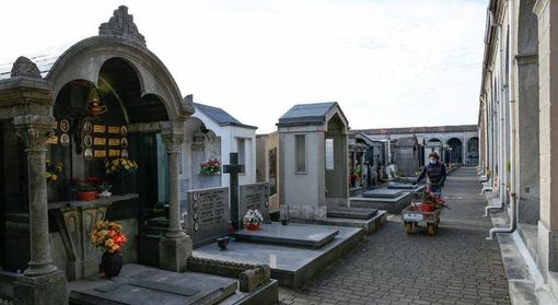 Lavori per gli impianti elettrici al cimitero di Cerano