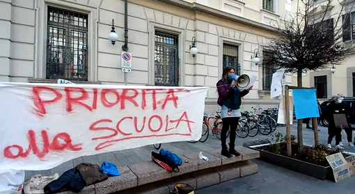 Da sei giorni in sciopero della fame: papà novarese dice no alla Dad Da sei giorni in sciopero della fame: papà novarese dice no alla Dad