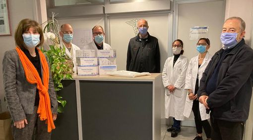 Camici e mascherine fpp2 donate da Mamre all’ospedale di Borgomanero