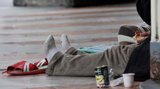 Cronaca del Nord-Ovest: Torino Porta Nuova, 19enne aggredisce un clochard cercando di rubargli i cartoni del rifugio per la notte Cronaca del Nord-Ovest: Torino Porta Nuova, 19enne aggredisce un clochard cercando di rubargli i cartoni del rifugio per la notte