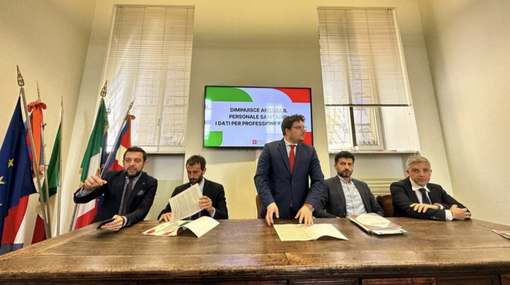 Il Pd attacca Cirio: "Con la destra al governo aumenta il ricorso ai gettonisti negli ospedali" Il Pd attacca Cirio: "Con la destra al governo aumenta il ricorso ai gettonisti negli ospedali"