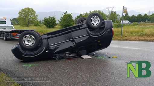 Cronaca nord-ovest: scontro tra due auto a Ponderano, una si ribalta: coppia finisce in ospedale FOTO