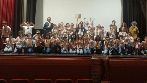 A Omegna il concorso nazionale “Insieme per suonare, cantare, danzare e recitare”: vittoria alla primaria di Trecate A Omegna il concorso nazionale “Insieme per suonare, cantare, danzare e recitare”: vittoria alla primaria di Trecate