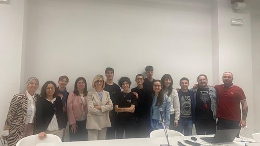 “Connessioni che proteggono”: un percorso condiviso contro le dipendenze “Connessioni che proteggono”: un percorso condiviso contro le dipendenze