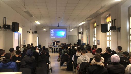 Incontro sull'auto del futuro all'ITI OMAR di Novara Incontro sull'auto del futuro all'ITI OMAR di Novara