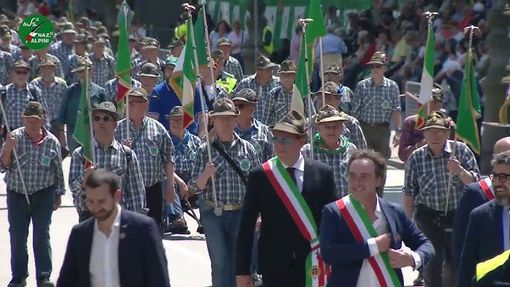 Adunata nazionale alpini: nella sfilata finale posto d’onore per Novara e Vco Adunata nazionale alpini: nella sfilata finale posto d’onore per Novara e Vco