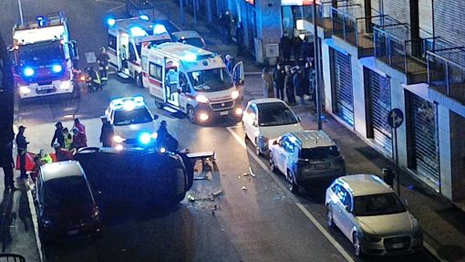 Auto si ribalta in viale Roma, 44enne trasportato in codice rosso all'ospedale di Novara
