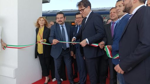 Amazon: inaugurata la stazione Fs ad Agognate, da giugno 6 treni per i 1000 dipendenti