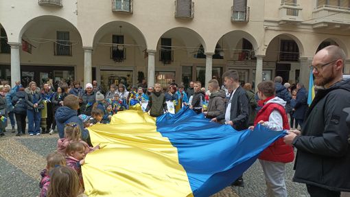 La comunità ucraina di Novara ha ricordato l'invasione russa e chiede la pace La comunità ucraina di Novara ha ricordato l'invasione russa e chiede la pace