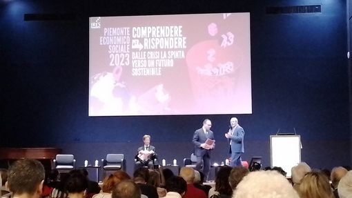 L'economia migliora, ma la gente no: 7 piemontesi su 10 diffidano del prossimo. Ci si rifugia in famiglia, ma i ragazzi soffrono