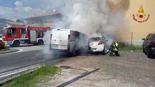 Invorio, a fuoco un autofurgone