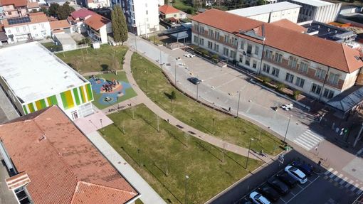 Castelletto Ticino, chiude in via sperimentale un tratto di via Bovio davanti alle scuole