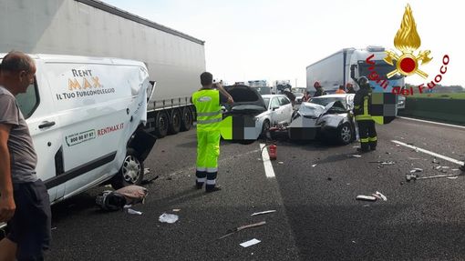Notizie dal Piemonte. Mortale sulla A4, autostrada chiusa - FOTO