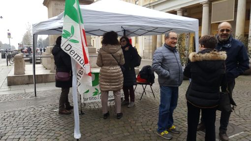 Partito Democratico in piazza nel pomeriggio di ieri con un gazebo in centro città