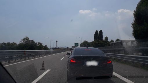 Notizie dal Piemonte. Auto precipita dal cavalcavia sulla A5 Volpiano-Settimo: muore una donna di 70 anni