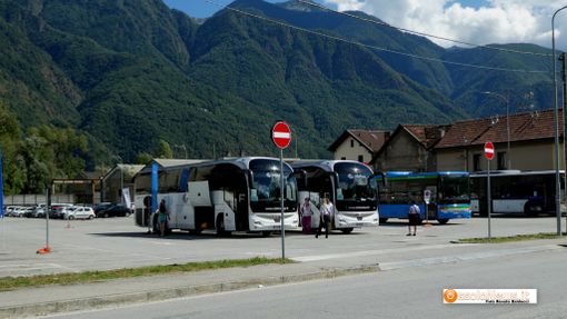 Foto: il parcheggio della Vigezzina, utilizzato per il trasbordo dei passeggeri della linea del Sempione