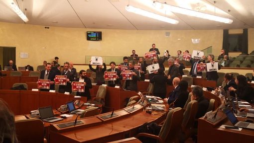 Referendum elettorale, opposizione protesta a Palazzo Lascaris: &quot;Maggioranza bocciata&quot;