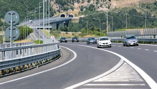 Maxi ponte di primavera, sulle strade attesi 95 milioni di veicoli Maxi ponte di primavera, sulle strade attesi 95 milioni di veicoli
