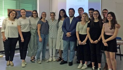 Il Liceo Scientifico Antonelli vince “Un giorno in Senato” Il Liceo Scientifico Antonelli vince “Un giorno in Senato”
