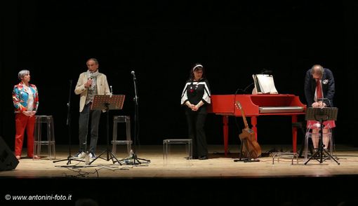 ‍Con lo spettacolo “bollicine”si conclude con successo la rassegna “sipario aperto per Trecate”