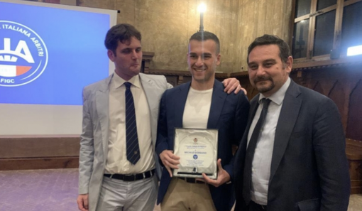 Premio alla memoria di Sergio De Marchi per distinti meriti sportivi assegnato a Michele Giordano, arbitro della serie C Premio alla memoria di Sergio De Marchi per distinti meriti sportivi assegnato a Michele Giordano, arbitro della serie C