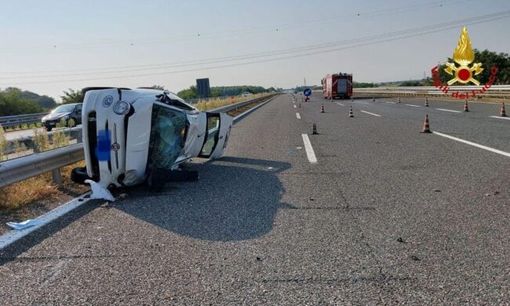 Incidente a Vicolungo: 4 feriti e traffico in tilt Incidente a Vicolungo: 4 feriti e traffico in tilt