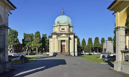 Trecate, recita del rosario nella chiesa del cimitero
