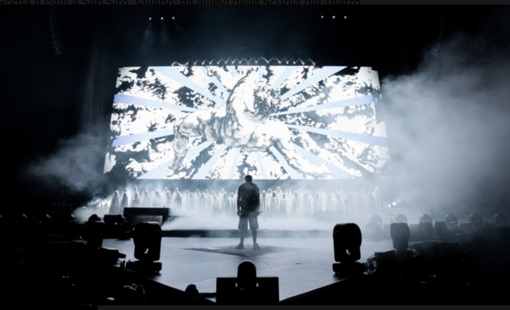 Gli allievi della STM sul palco con Blanco