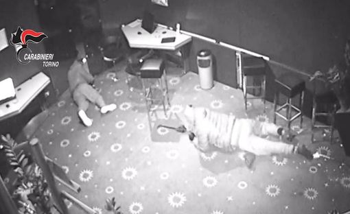 Notizie dal Piemonte. La “banda del buco” svaligiava sale slot con attrezzatura da speleologo: arrestati