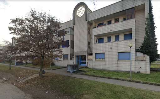 Case popolari da abbattere, ma ci sono ancora 13 famiglie: è polemica