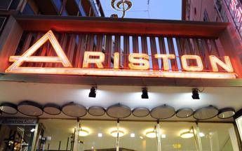 Sanremo, Warner Bros Discovery valuta la gara ma il vincolo ascolti è proibitivo Sanremo, Warner Bros Discovery valuta la gara ma il vincolo ascolti è proibitivo