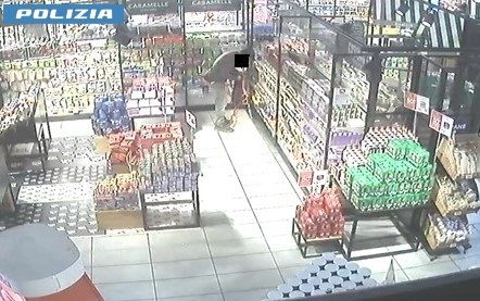 Furti nelle aree di servizio autostradali: eseguite quattro ordinanze di custodia cautelare Furti nelle aree di servizio autostradali: eseguite quattro ordinanze di custodia cautelare