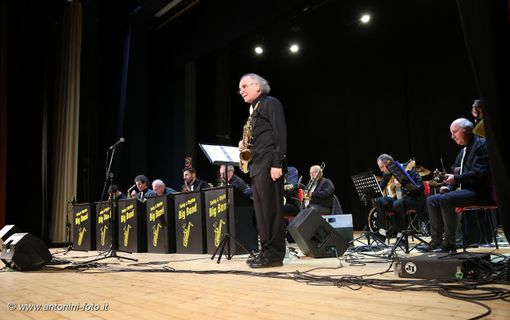 ‍“Swing &amp; rhythm big band in concerto”: grande successo per lo spettacolo di “Sipario aperto per Trecate”