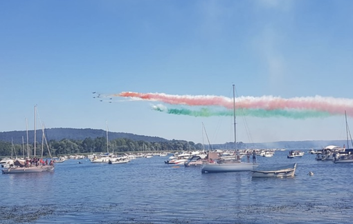 Le Frecce Tricolori disegnano il cielo del Lago Maggiore